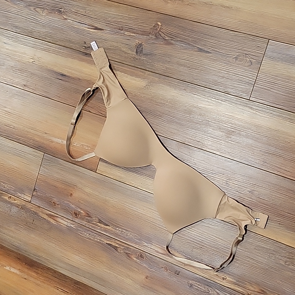 Victoria's secret t shirt lightly lined bra